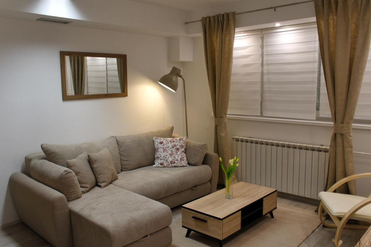 Apartment Anna: Airport Transfer & EV-Friendly Extended Stay Velika Gorica Exterior photo